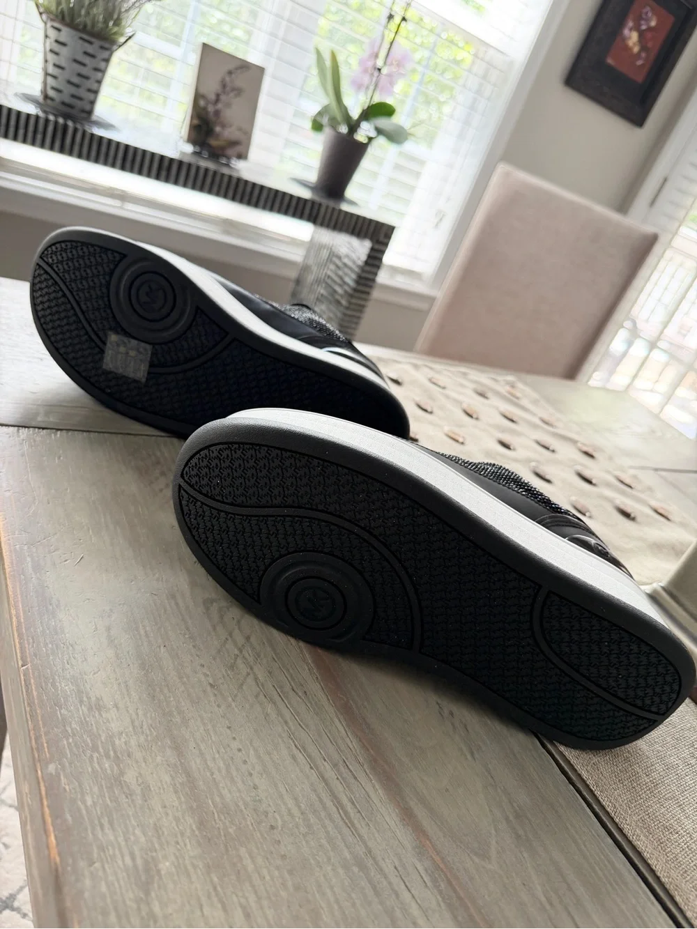 NWT MICHAEL KORS Hayes Embellished Leather Sneaker - Size 8.5